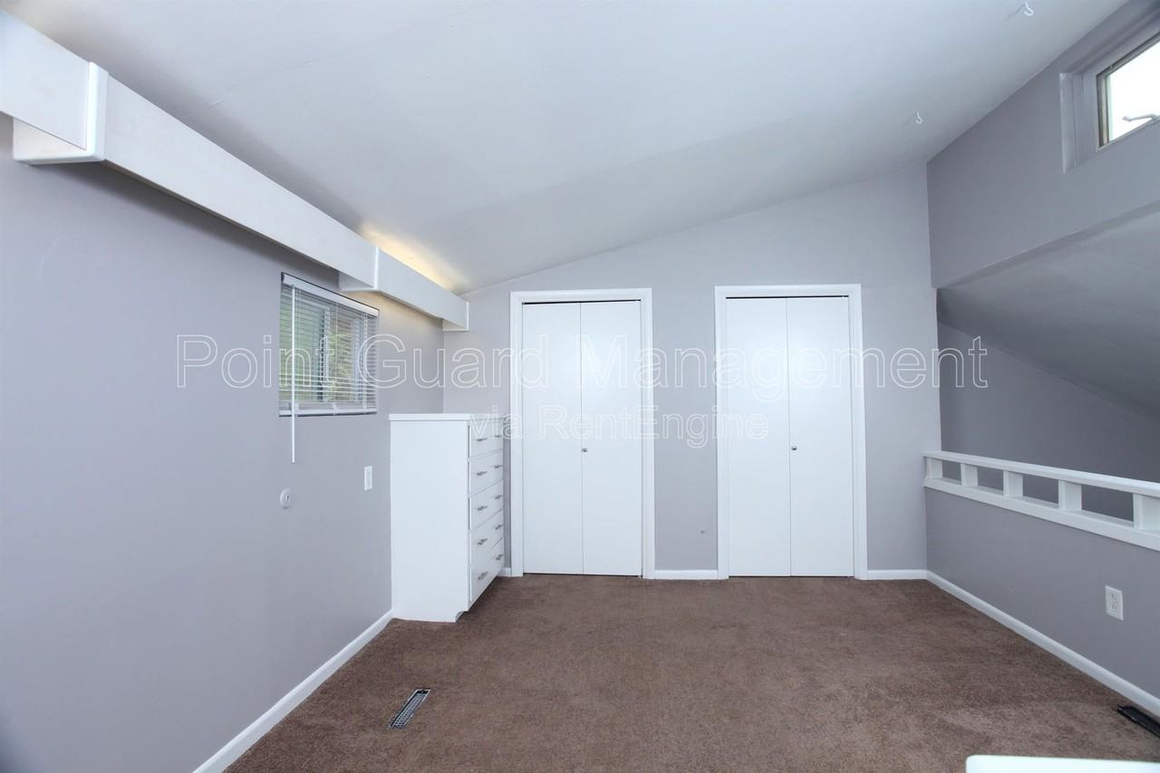 1710 N Harvard Ave #4 - Photo 5 of 10