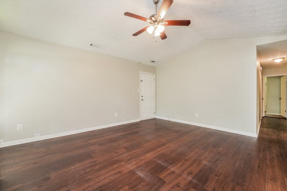 465 Rosehill Dr - Photo 3 of 16