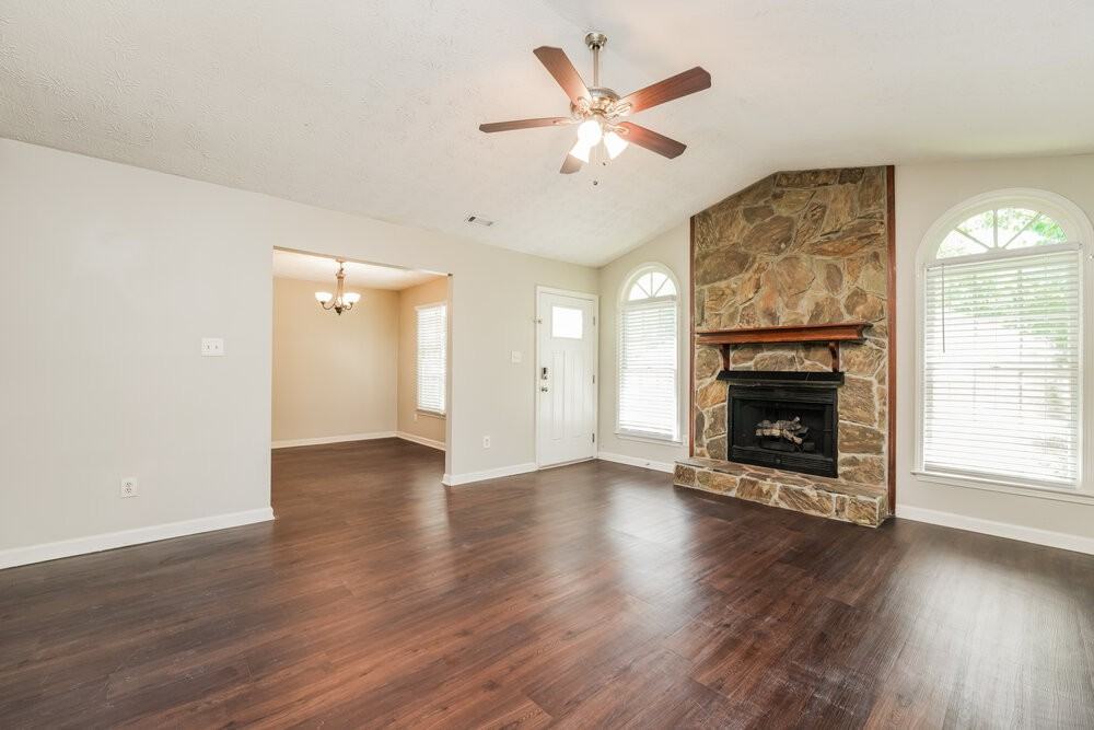 465 Rosehill Dr - Photo 4 of 16