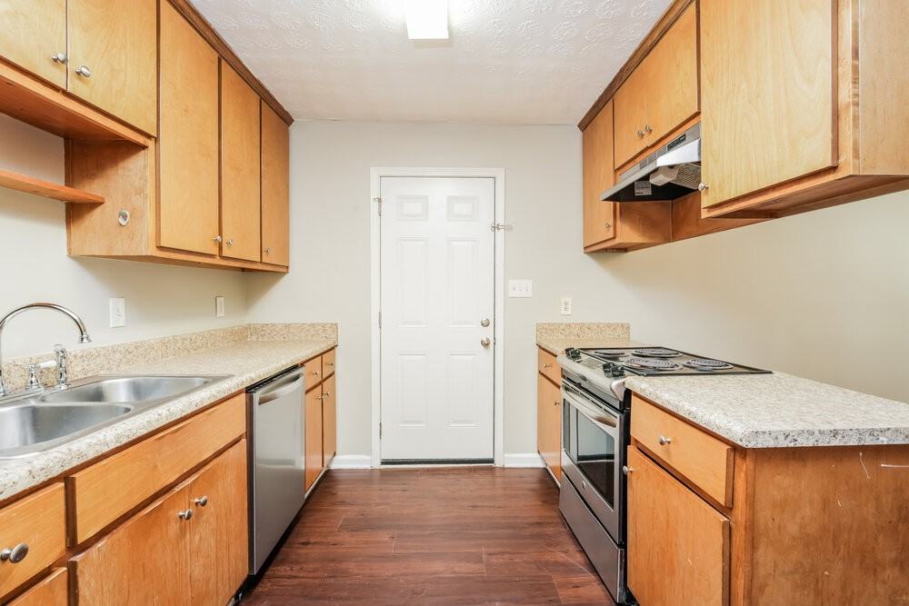 465 Rosehill Dr - Photo 6 of 16