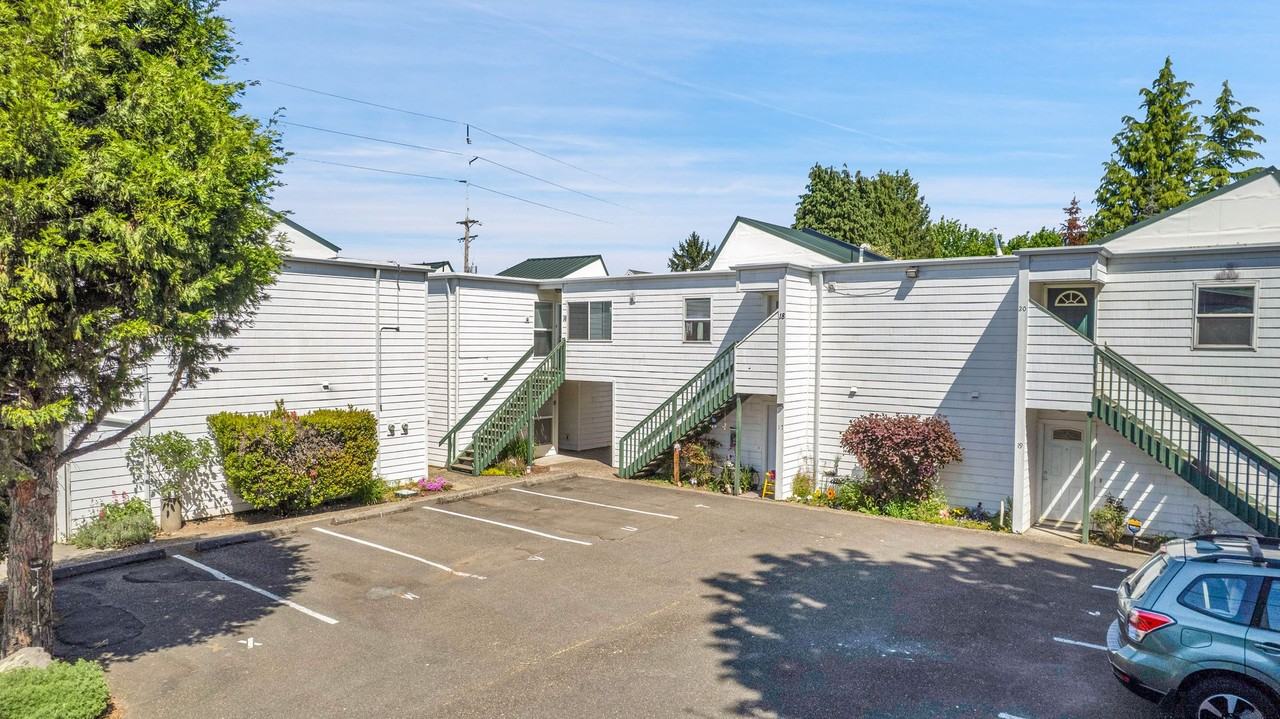 #327 BURNSIDE EAST - Photo 4 of 4