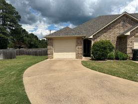 4002 Mobley Cir - Photo 1 of 1