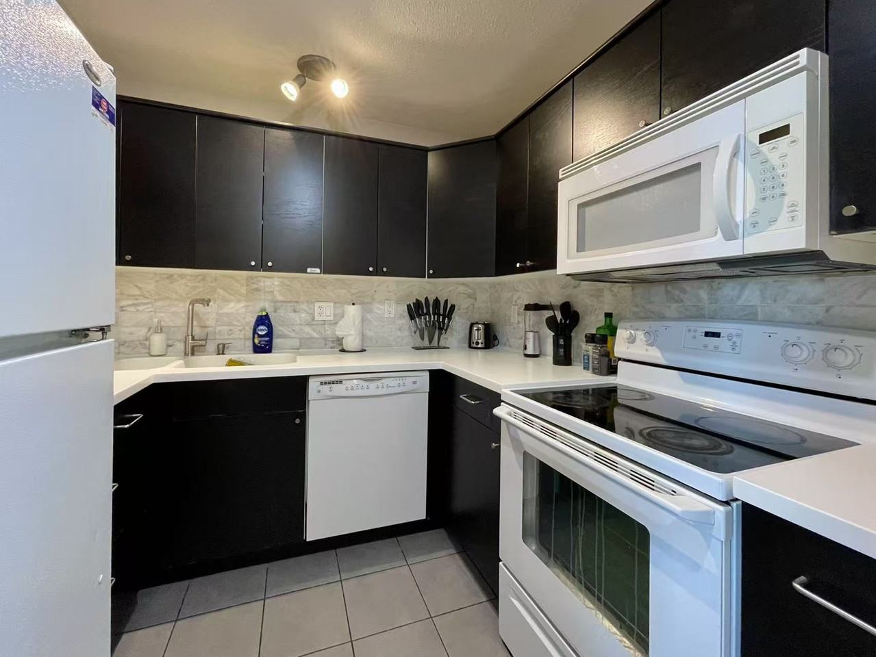 1405 Haro Street #302 - Photo 4 of 14