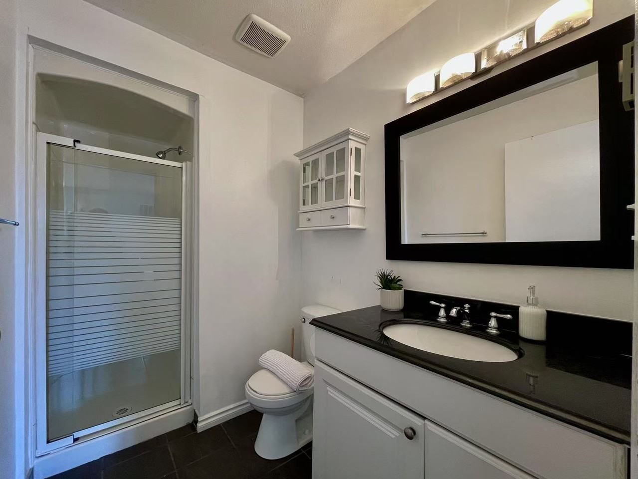 1405 Haro Street - Photo 9