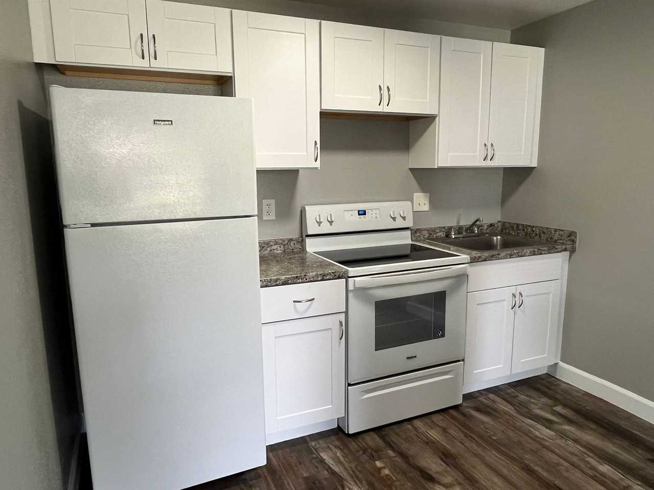 Central Park Apartments - Photo 7 of 44