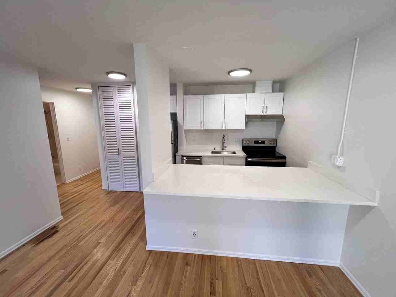 1000 1st Ave W - Photo 4 of 23