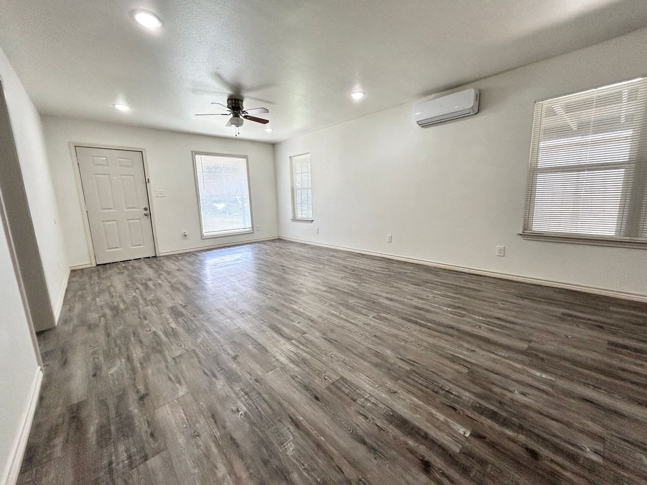 1912 21st St - Photo 3 of 9