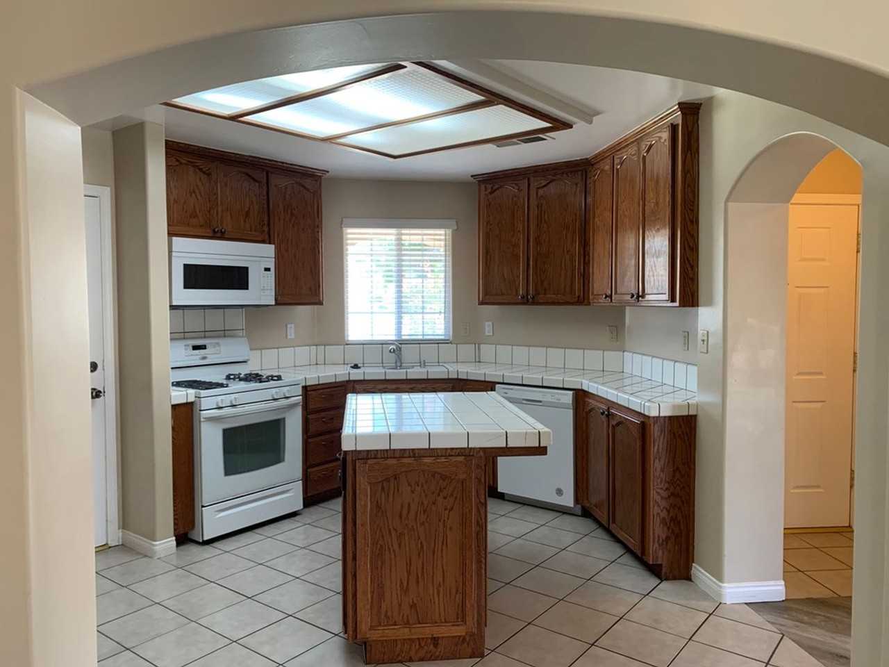 5704 Latina Dr - Photo 6 of 35