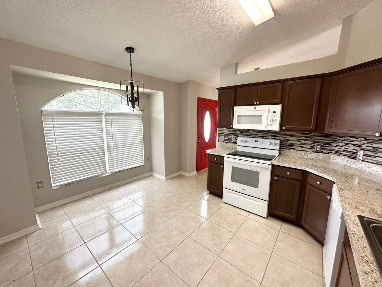 516 Meadow Green Dr - Photo 3 of 43