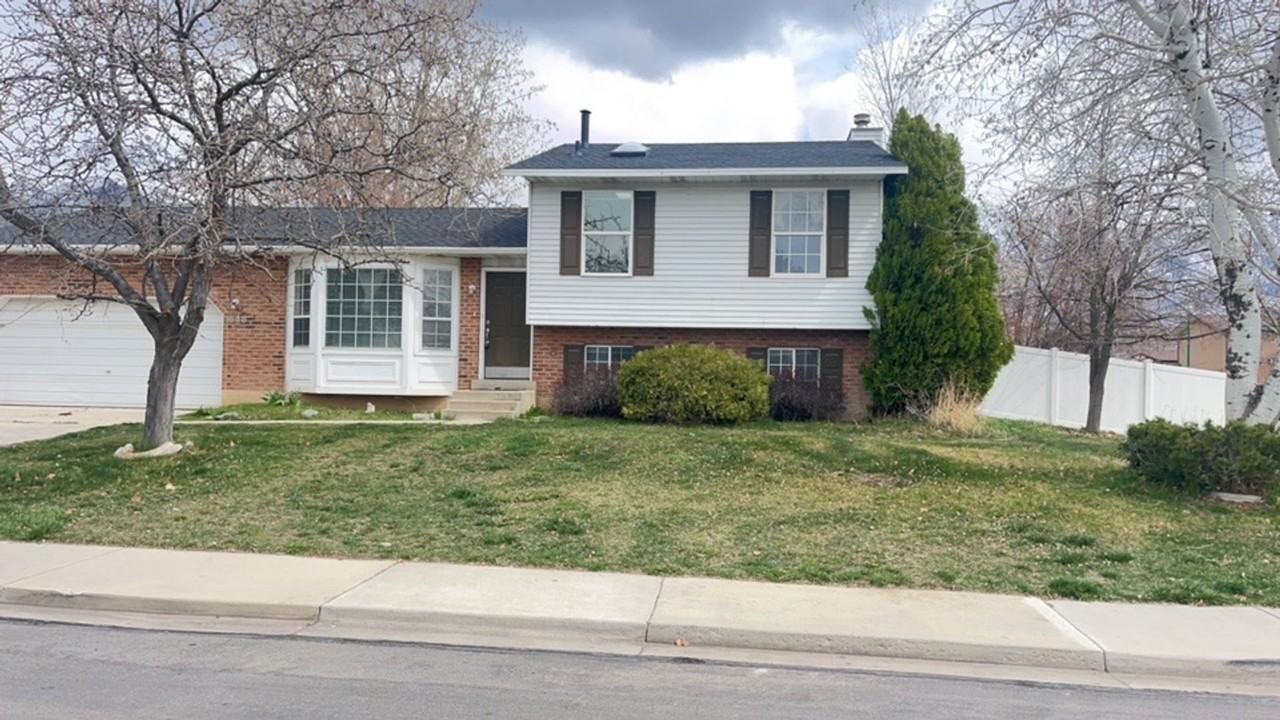 1648 N 80 W - Photo 2 of 26