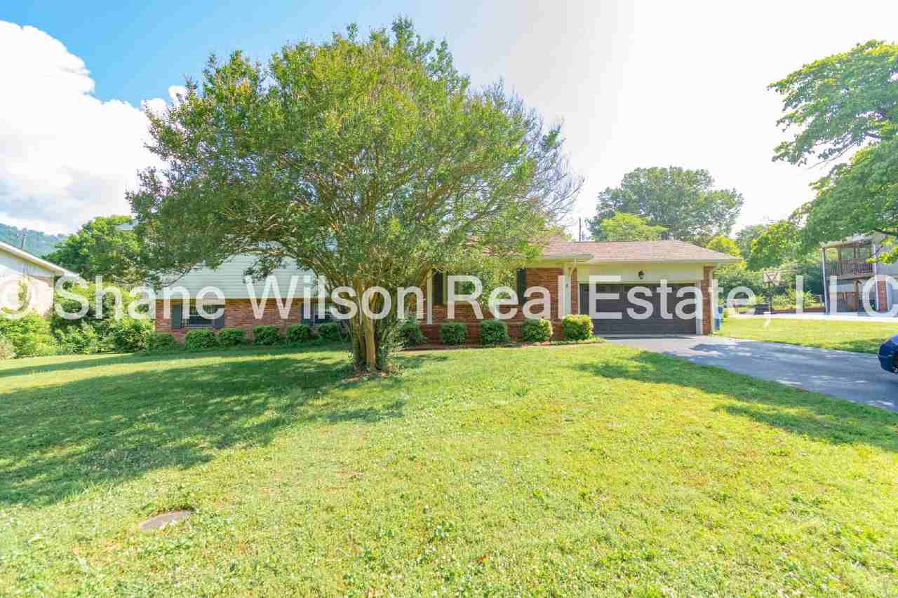 617 Spring Valley Ln - Photo 3 of 17