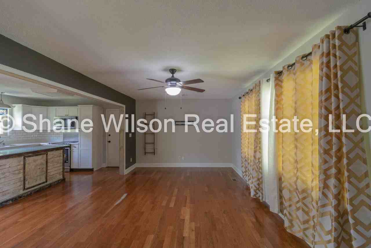 617 Spring Valley Ln - Photo 5 of 17