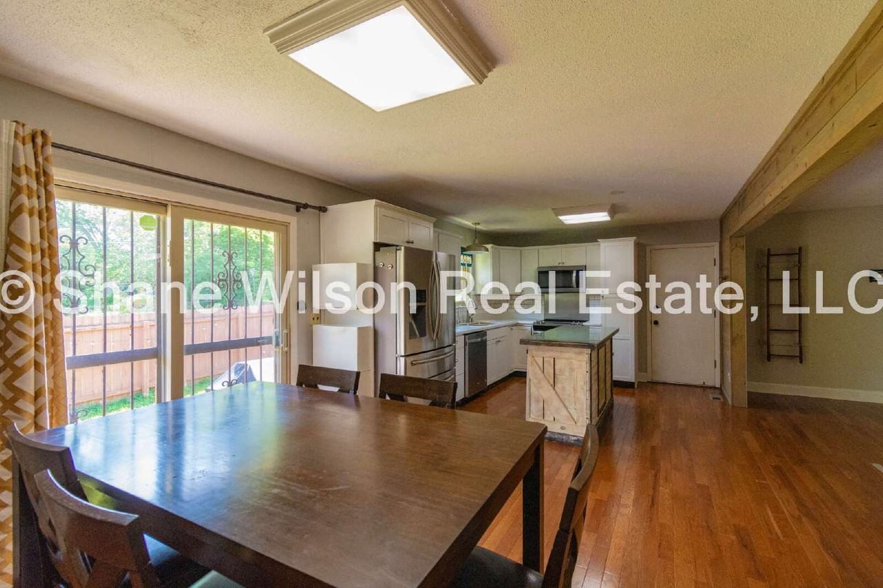 617 Spring Valley Ln - Photo 6 of 17