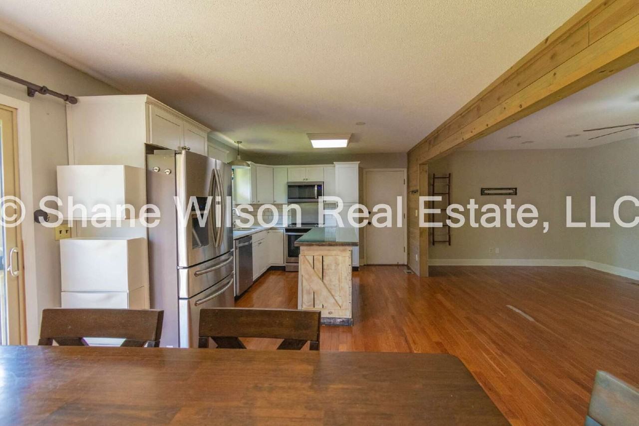 617 Spring Valley Ln - Photo 7 of 17