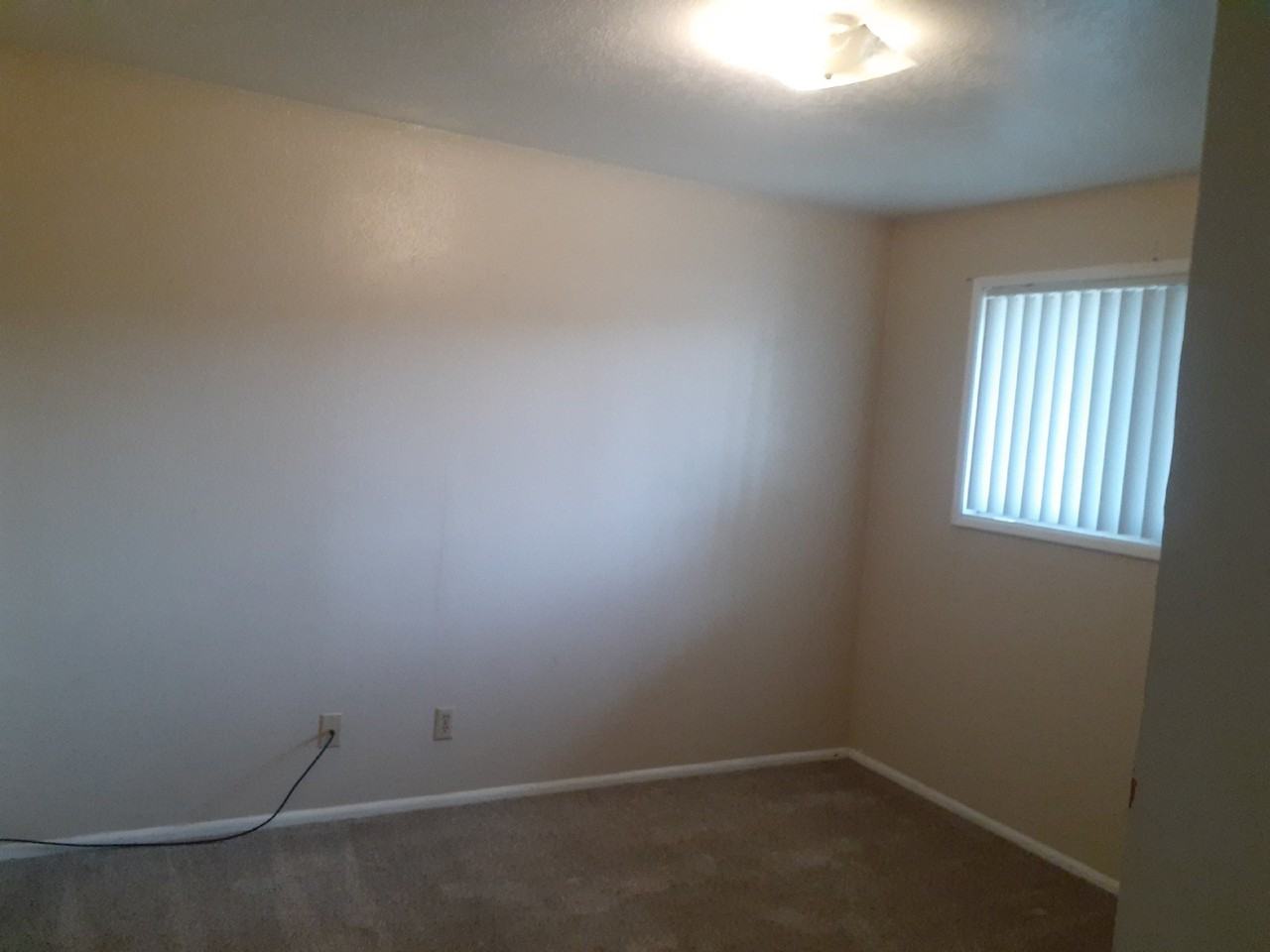 184 Sw C St #4 - Photo 3 of 10