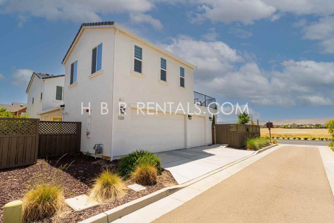 2299 Jessica Way - Photo 3 of 22