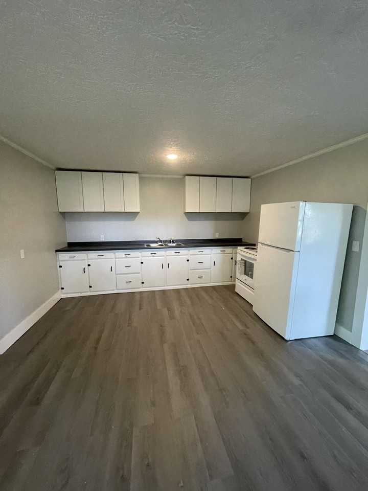 112 Elm St Apt A - Photo 2 of 7