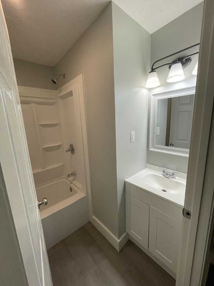 112 Elm St Apt A - Photo 3 of 7