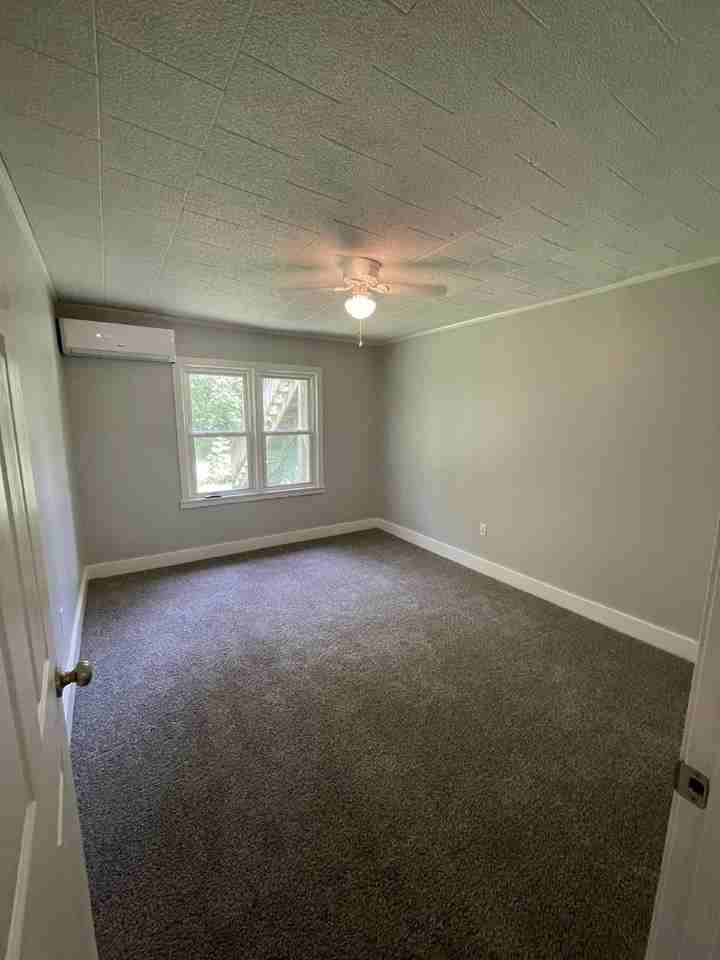 112 Elm St Apt A - Photo 5 of 7
