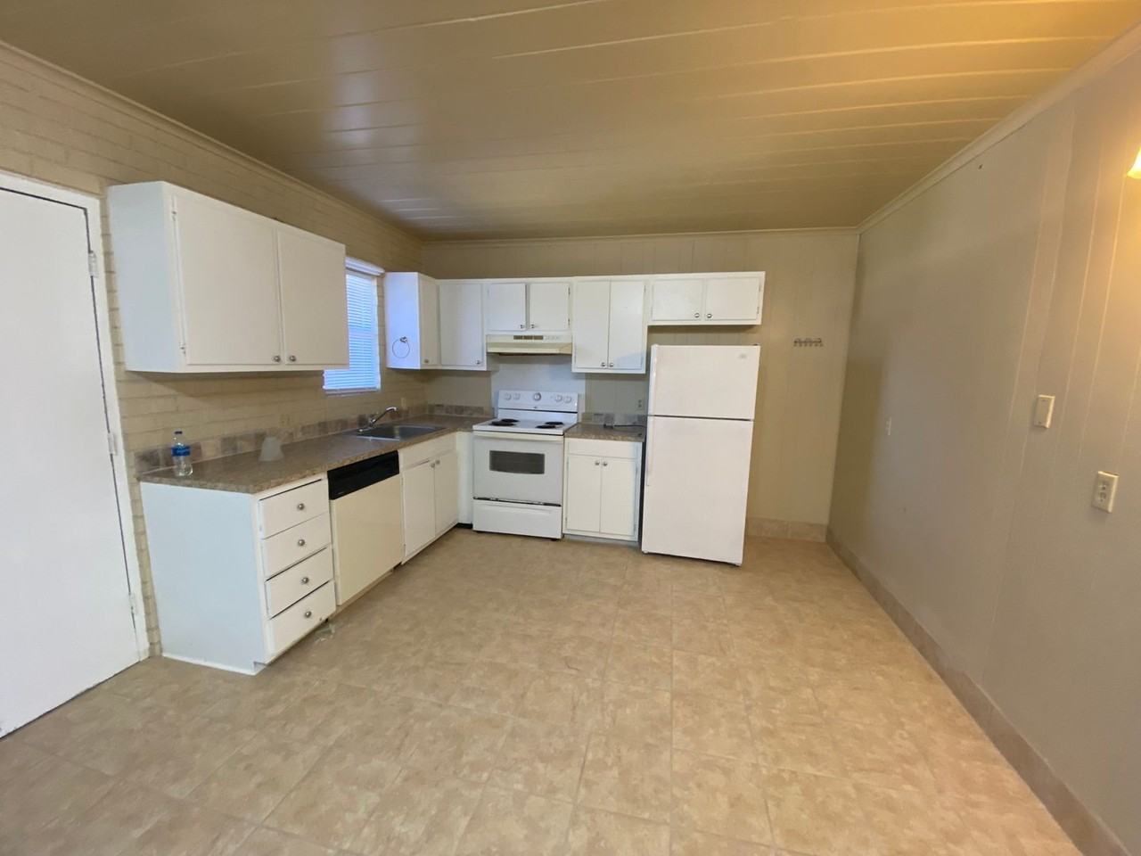 700 Gilman St - Photo 3 of 10