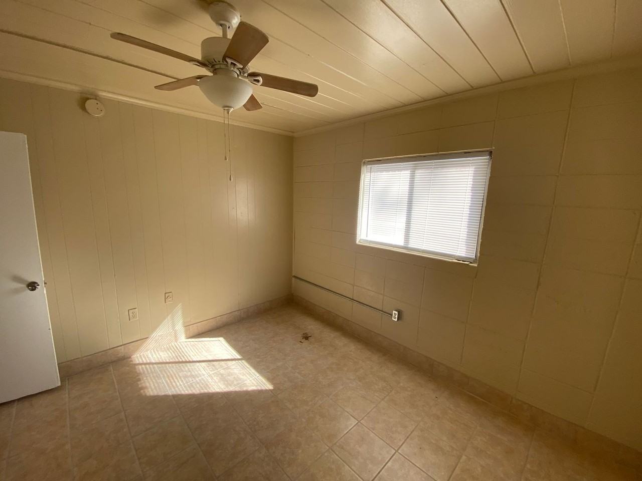 700 Gilman St - Photo 7 of 10