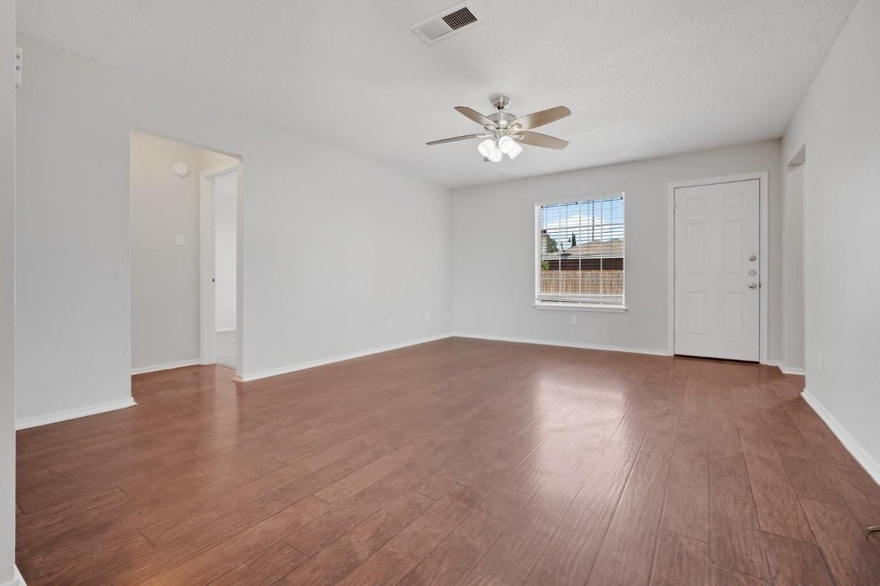 2502 110th St - Photo 4 of 17