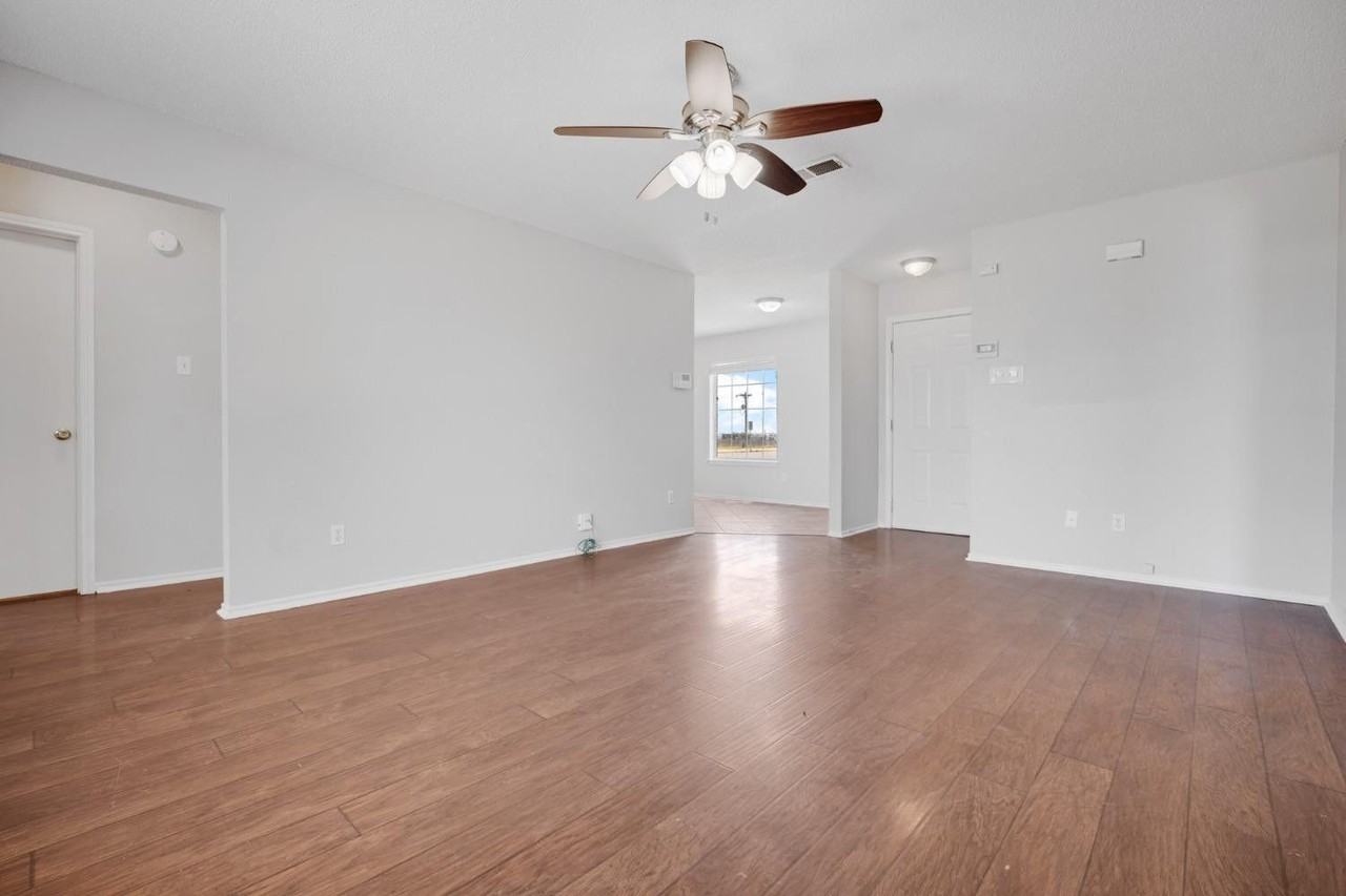 2502 110th St - Photo 5 of 17