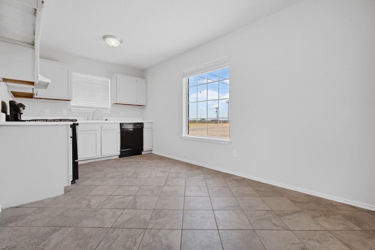2502 110th St - Photo 6 of 17