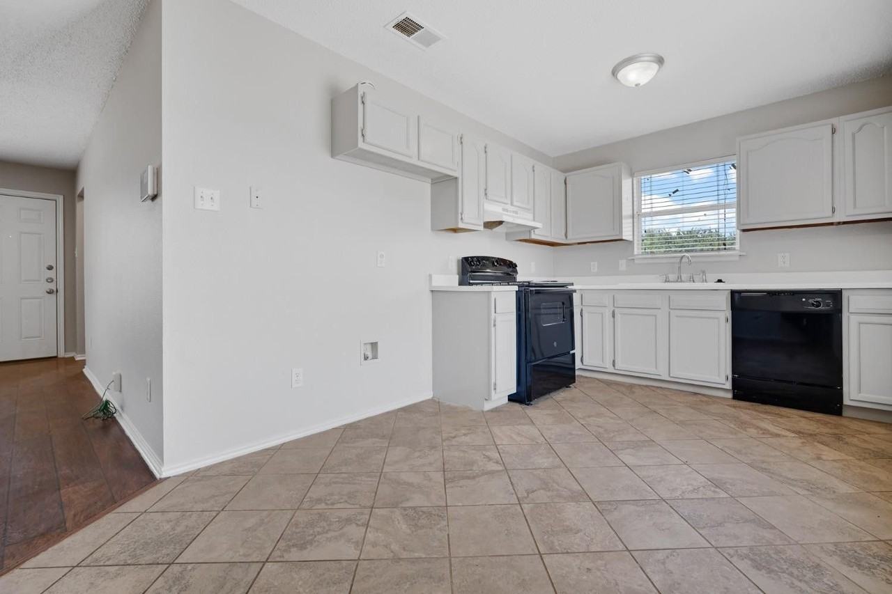 2502 110th St - Photo 7 of 17