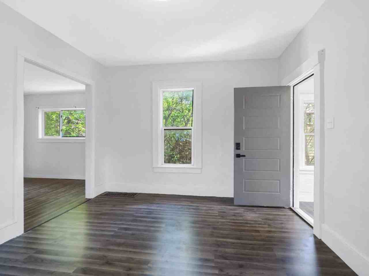 620 34th Ave N - Photo 3 of 12