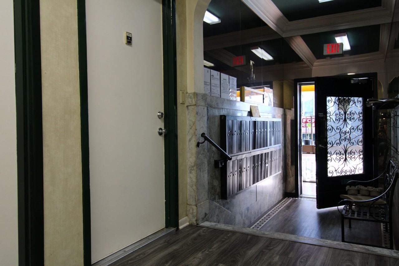 Essex Manor - Photo 4 of 13