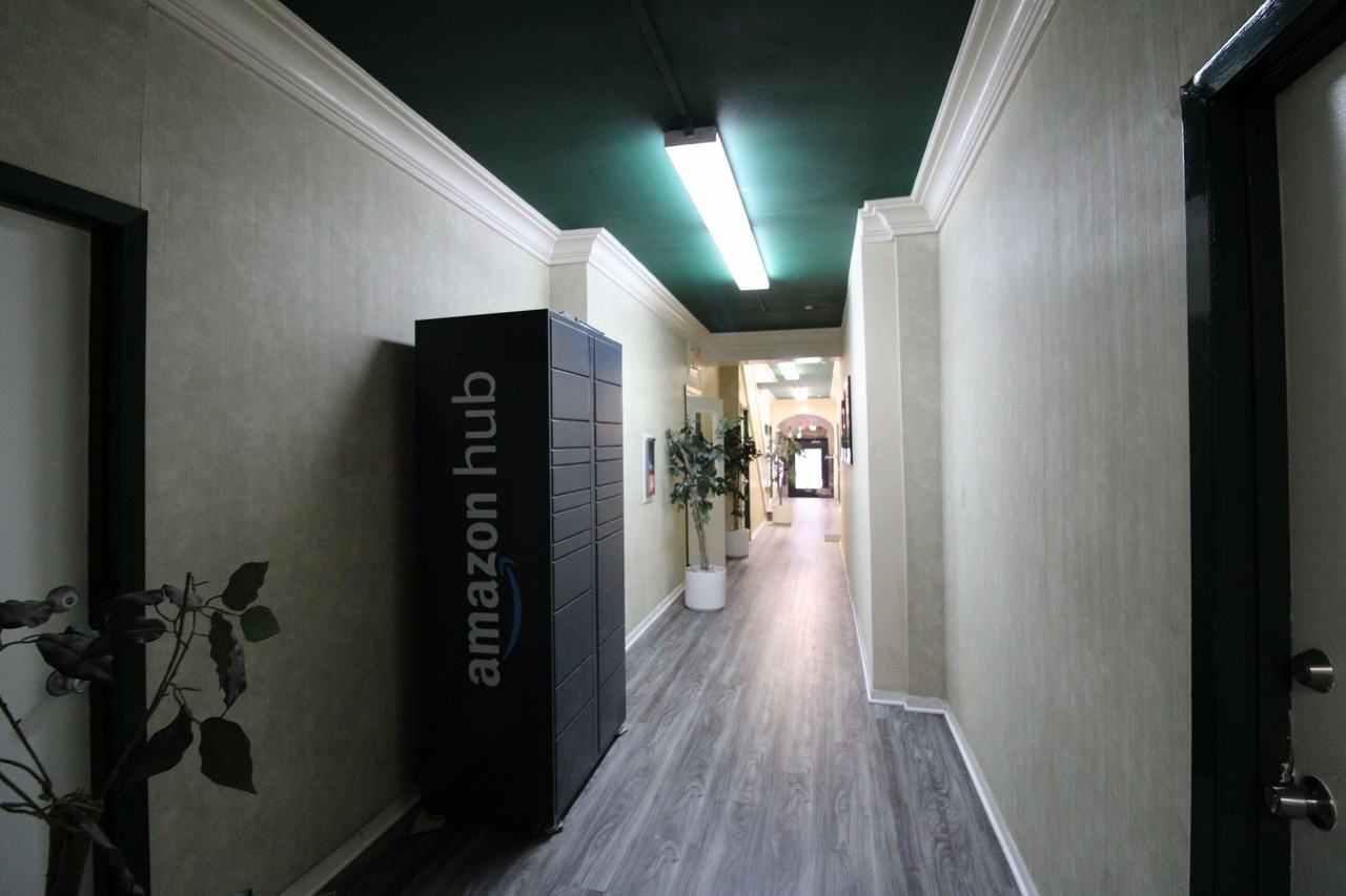 Essex Manor - Photo 5 of 13