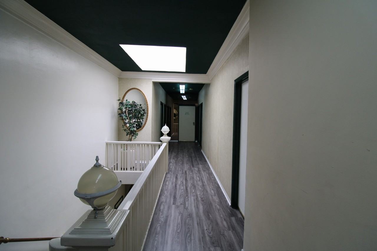 Essex Manor - Photo 7 of 13