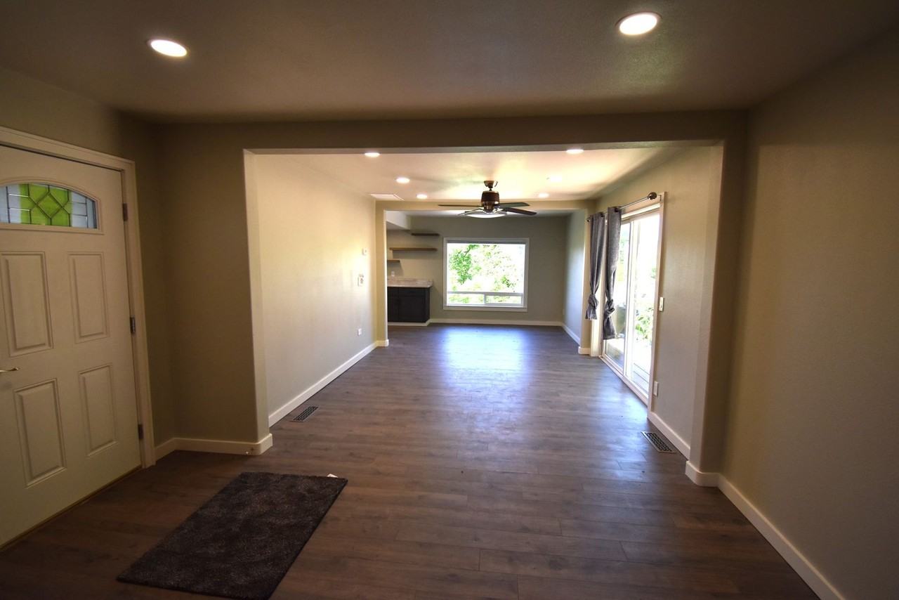 157 Holloway Hts - Photo 3 of 21