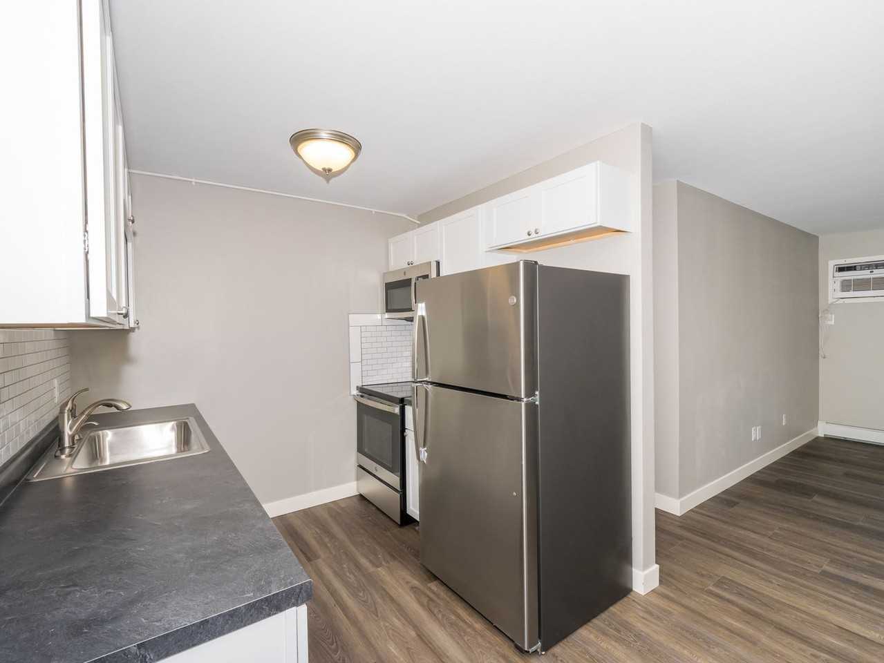 Stanford Manor - Photo 2 of 24