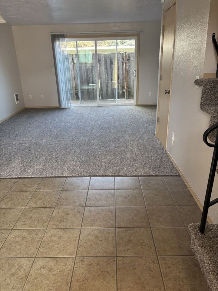 606 E 9th St #33 - Photo 7 of 18