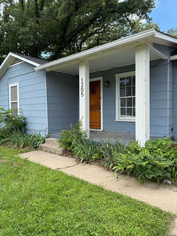1205 Nw 1st Ave - Photo 2 of 16