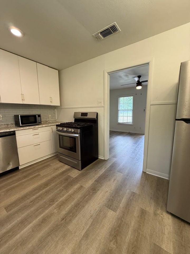 1205 Nw 1st Ave - Photo 5 of 16