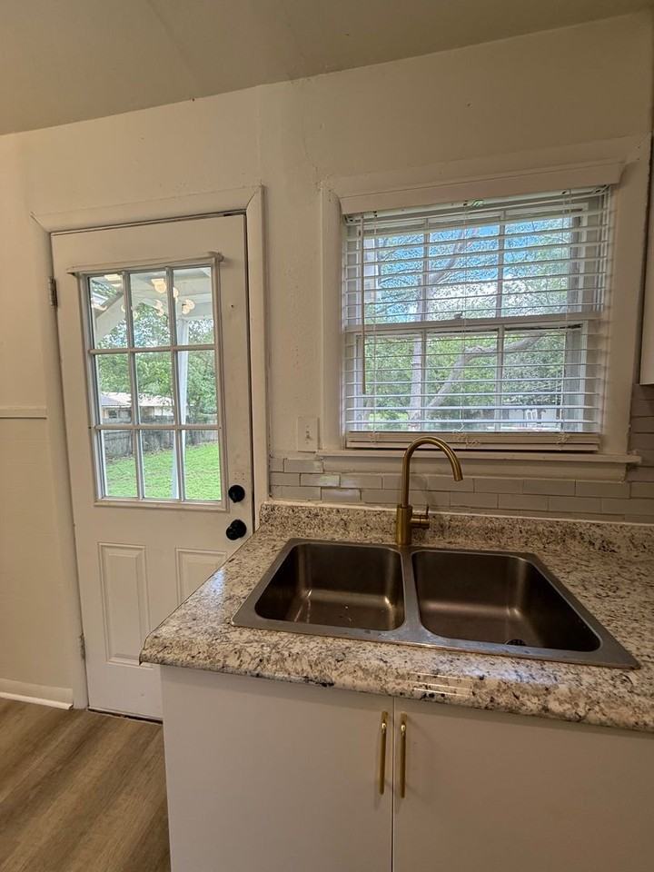 1205 Nw 1st Ave - Photo 7 of 16