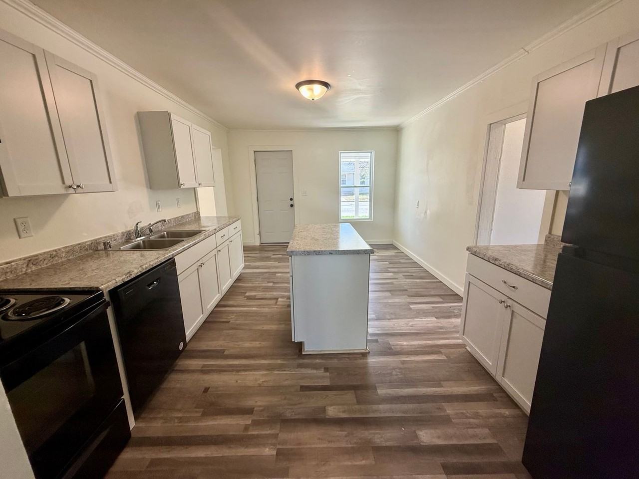 706 Lincoln Ave - Photo 3 of 45