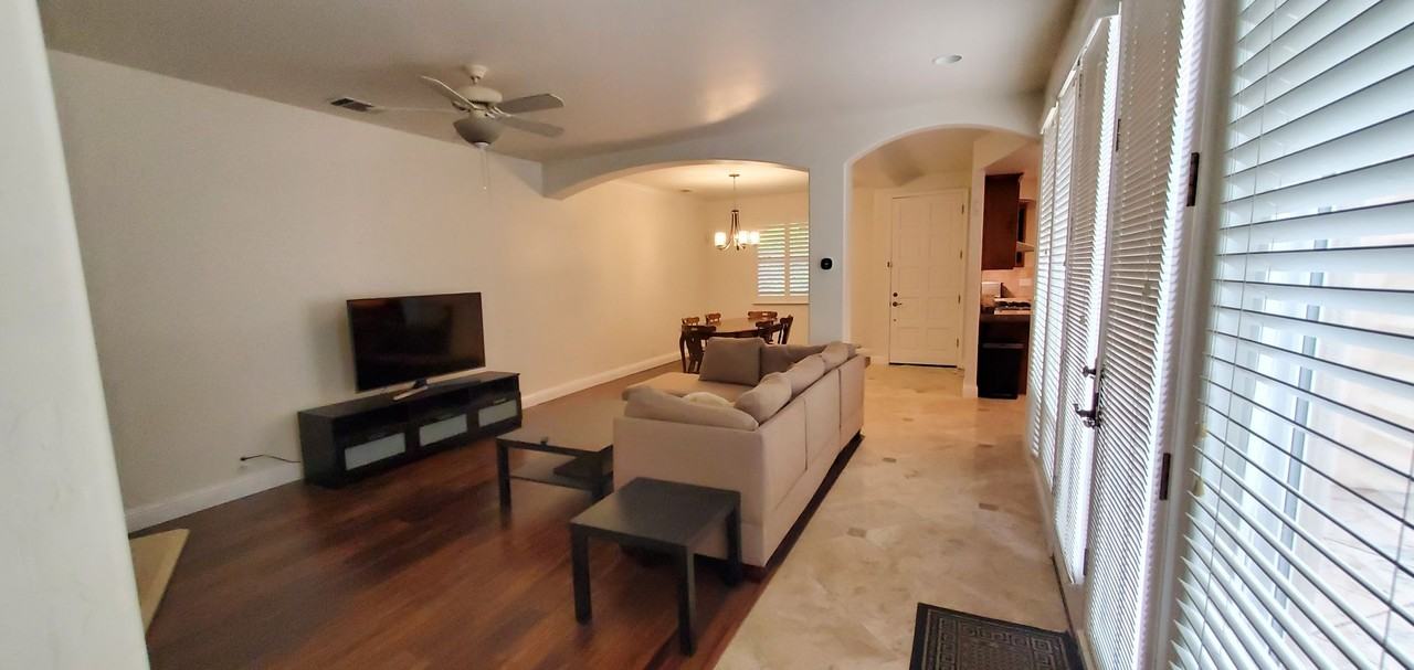 2043 Catalina Dr - Photo 4 of 36