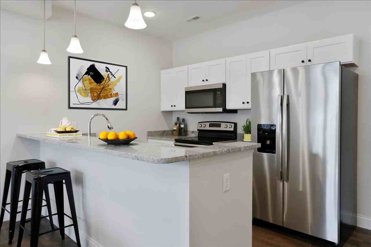 305 W Washington - Photo 7 of 50