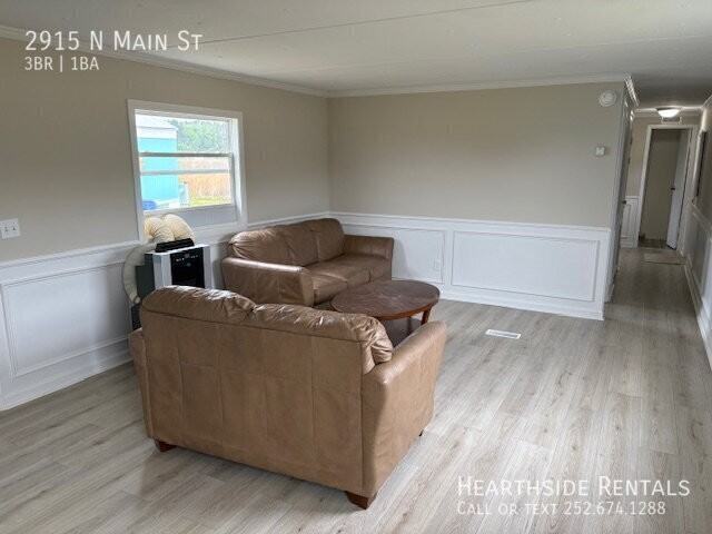 2915 N Main St - Photo 2 of 12