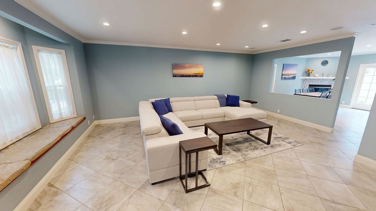 925 10th St #C - Photo 5 of 33