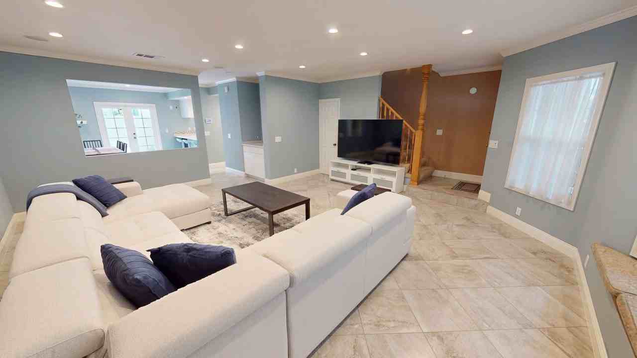 925 10th St #C - Photo 7 of 33