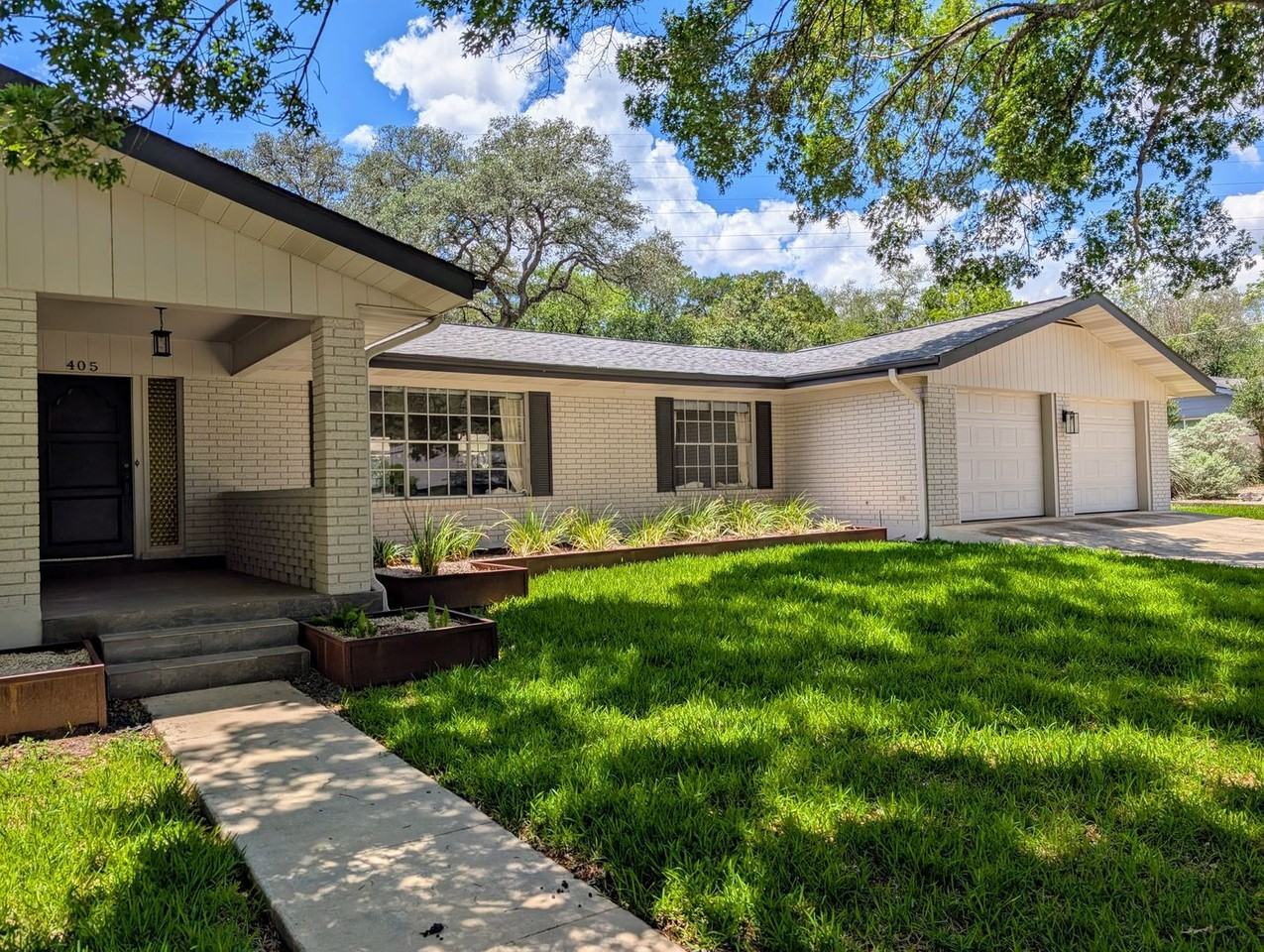 405 Oakwood Blvd - Photo 2 of 35