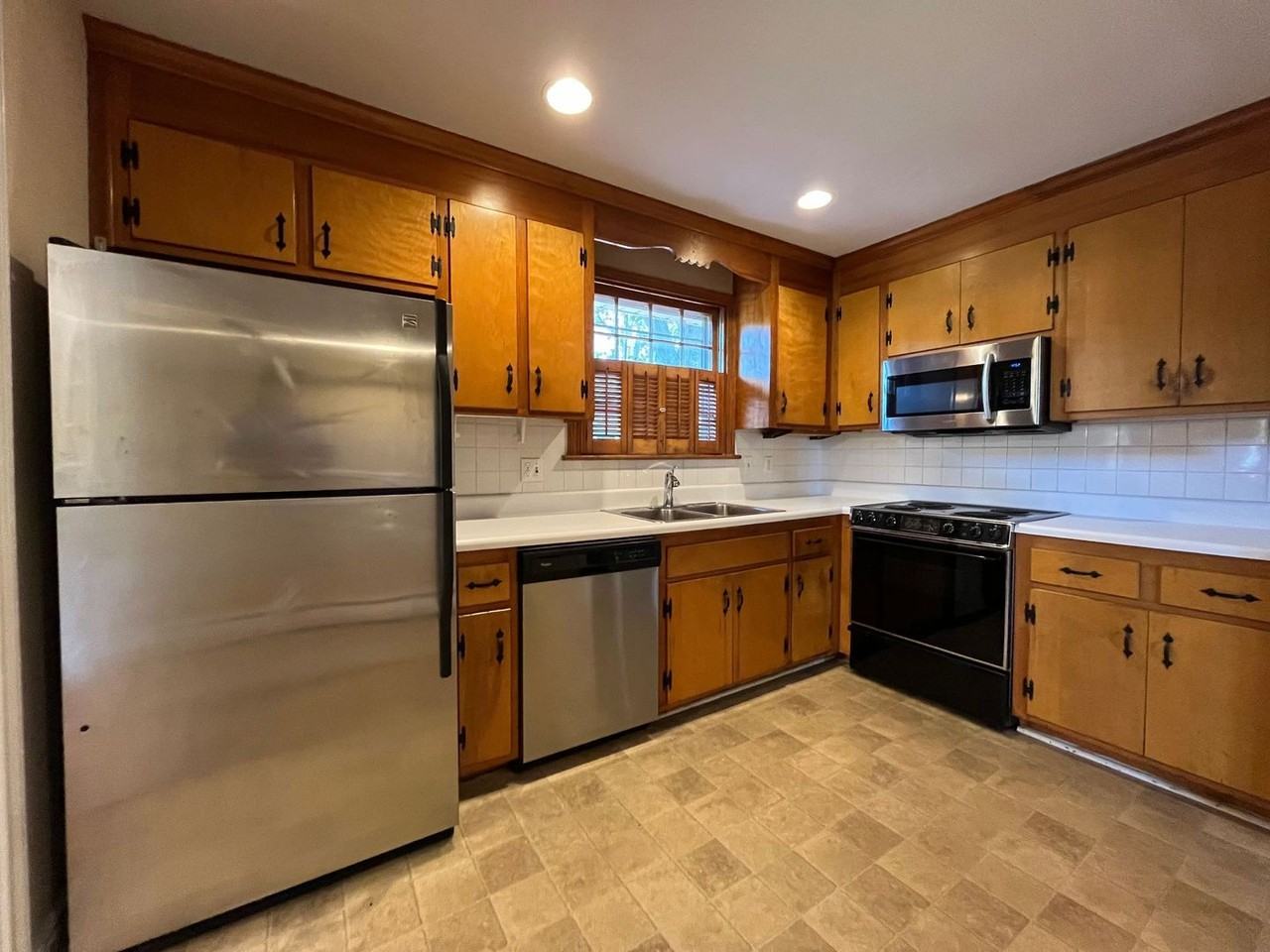 9301 Newhall Rd - Photo 5 of 18