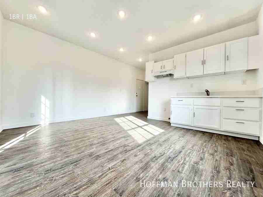 1366 S Burnside Ave #10A - Photo 2 of 8