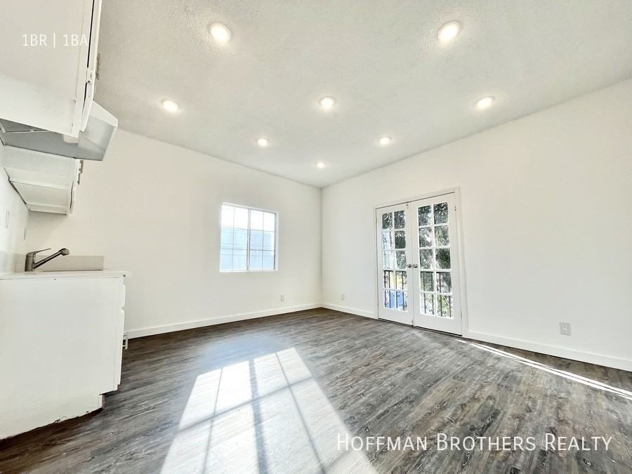 1366 S Burnside Ave #10A - Photo 3 of 8