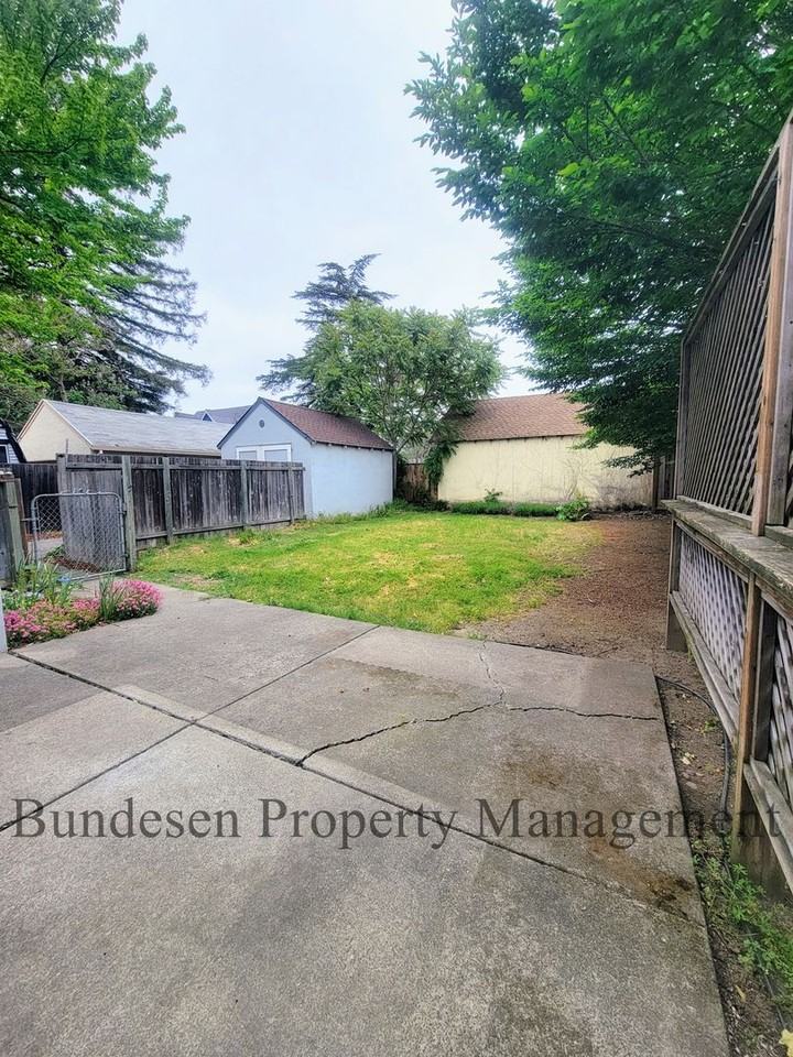 1930 Belmont Ct - Photo 2 of 19